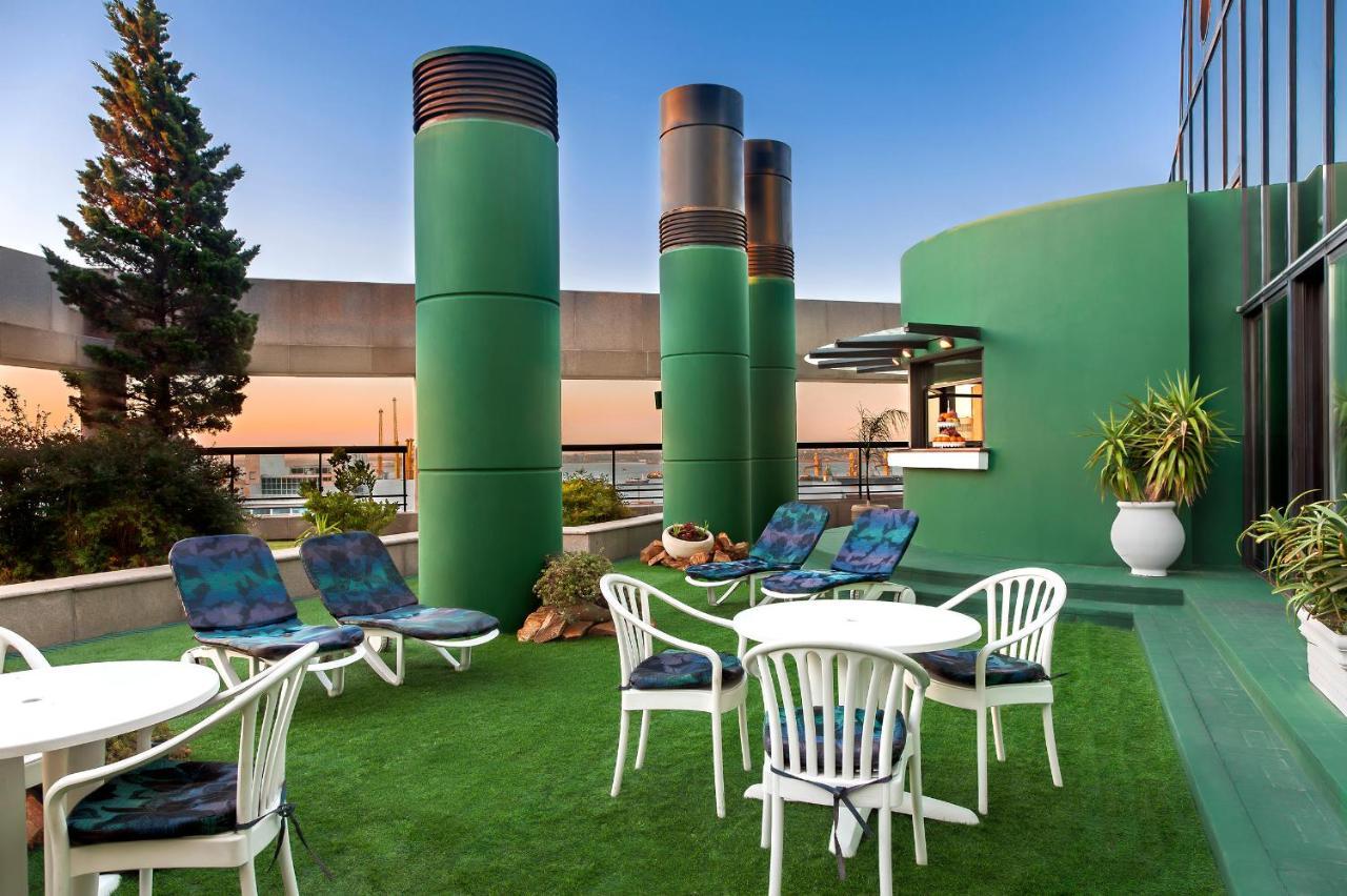 Radisson Montevideo Victoria Plaza Hotel ภายนอก รูปภาพ Rooftop garden